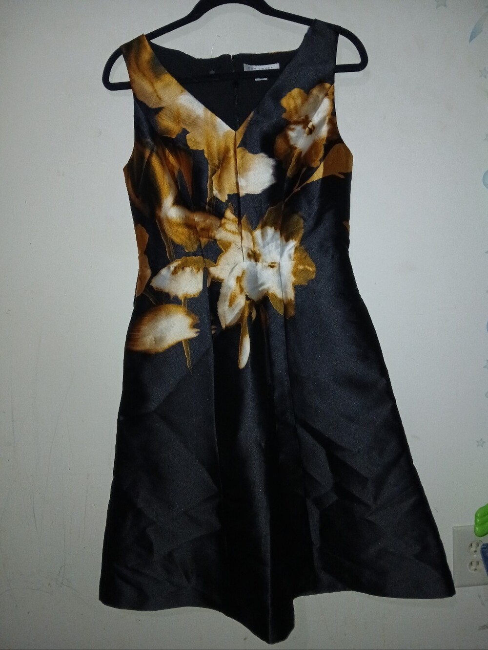 Kay Unger Rayna Cocktail Dress in Black and Gold 6 NWOT